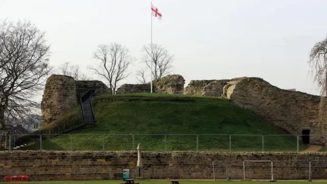 庞特弗雷特城堡