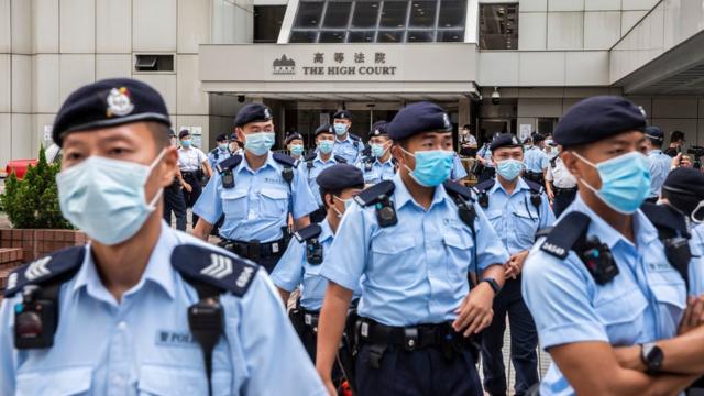 大批警察在香港高等法院大樓外戒備（30/7/2021）