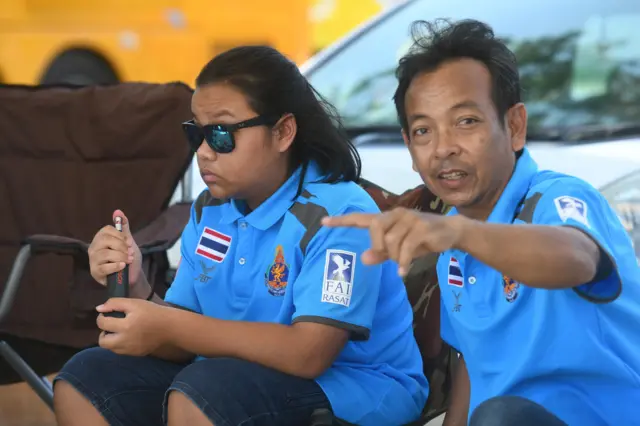 พ่อน้องนั่งซ้อม