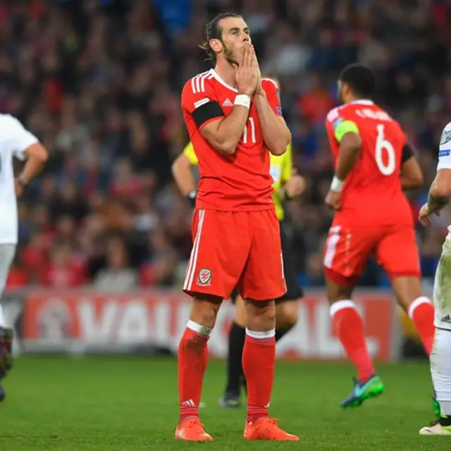 Gareth Bale reacciona en un momento del partido.