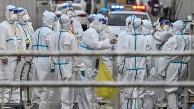 Personal sanitario en Shanghái