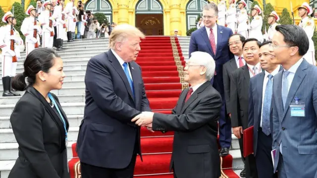 دونالد ترامپ با استقبال رئیس جمهور ویتنام وارد این کشور شد