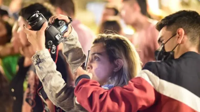 'ਬਲੱਡ ਮੂਨ' ਦੀ ਤਸਵੀਰ ਖਿੱਚ ਰਹੇ ਅਮਰੀਕਾ ਦੇ ਲੋਕ