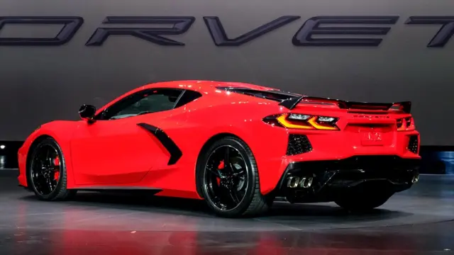 ظاهر ماشین با الهام از جت‌های جنگنده طراحی شده است