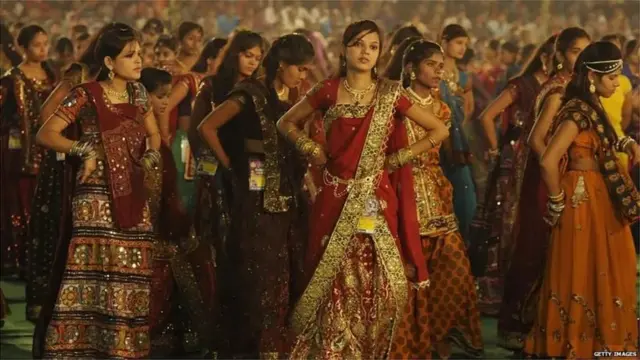 મુસ્લિમોને ગરબામાંથી બહાર કાઢવામાં આવ્યા