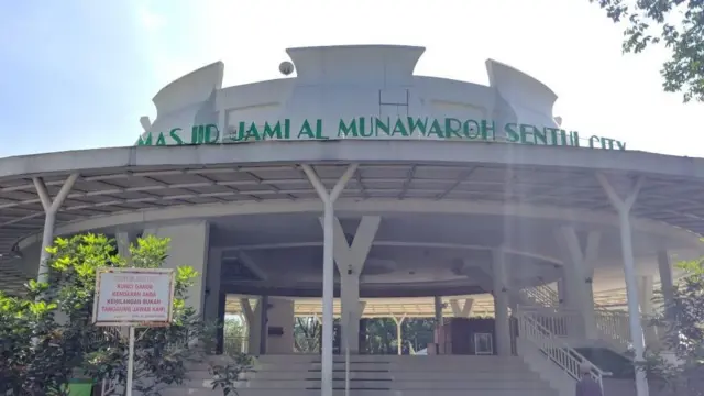 Masjid (DKM) Al Munawaroh, Sentul, Babakan Madang, Kabupaten Bogo