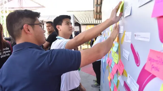 นายพริษฐ์ วัชรสินธุ หรือไอติม