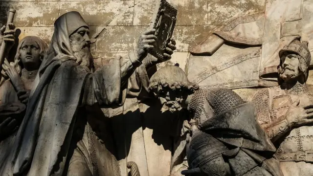 Горельеф Храма Христа Спасителя