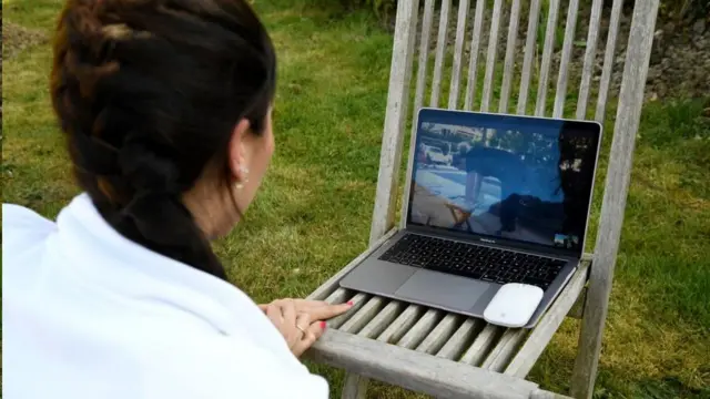 2014年一項研究發現視頻電話或視頻會議中出現的談話停頓會使我們負面看待他人。