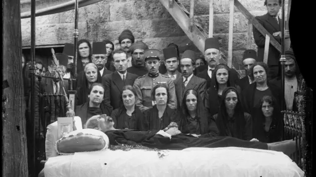 جنازة في العشرينيات من القرن الماضي التقطها كميل القارح