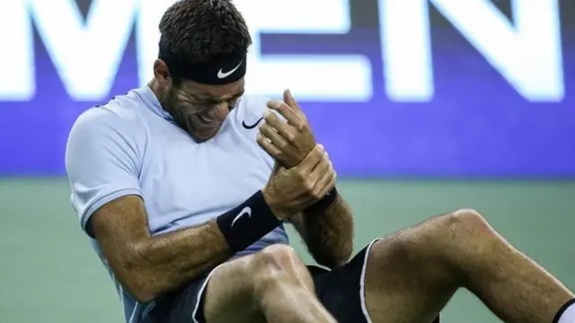 دل‌پوترو بارها مصدوم شده و مچ دستش را جراحی کرده است