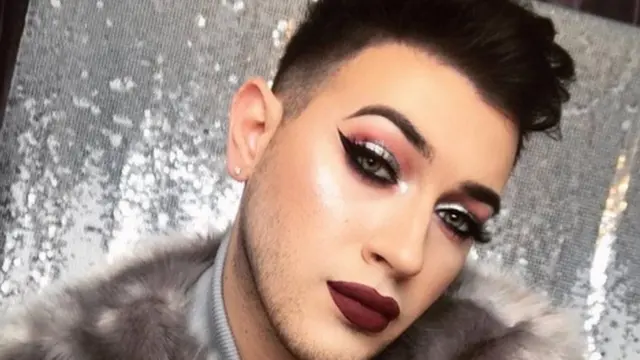 Брэнд Maybelline использовал медийную звезду Манни Гуттереза для своей рекламы в январе