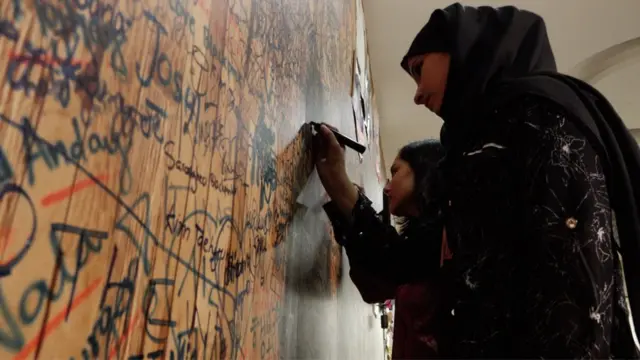 رمیزہ (دائیں) اور طوبیٰ (بائیں)