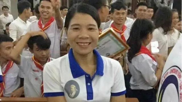Trái với hình ảnh thẫn thờ, vô cảm trên báo chí Việt Nam, những hình ảnh trên mạng xã hội cho thấy bà Xuân là một người vui vẻ, biểu cảm