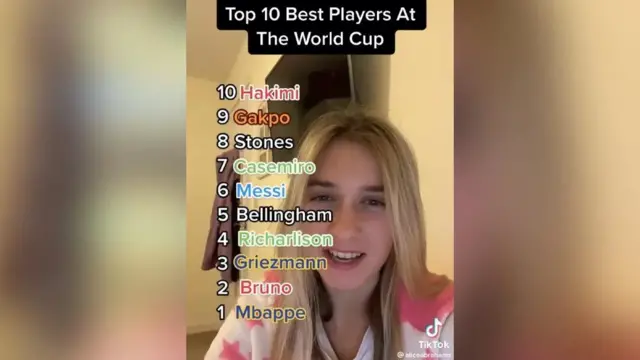 أليس تقوم تحليل مباريات البطولة من منزلها