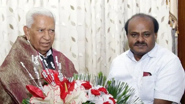 కర్ణాటక గవర్నర్ వాజుభాయి వాలాతో సీఎం కుమార స్వామి