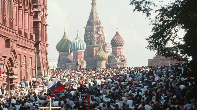 Multidão comemora o golpe fracassadoaposta múltipla pixbet1991