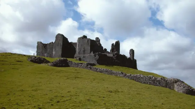 Развалины замка Каррег Кеннен
