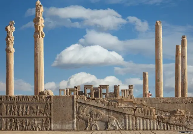 515 ई.पू. में परसेपोलीस हखामनी साम्राज्य की राजधानी थी.