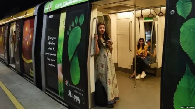 सार्वजनिक परिवहन साधन इस्तेमाल करने में डर रहे हैं लोग