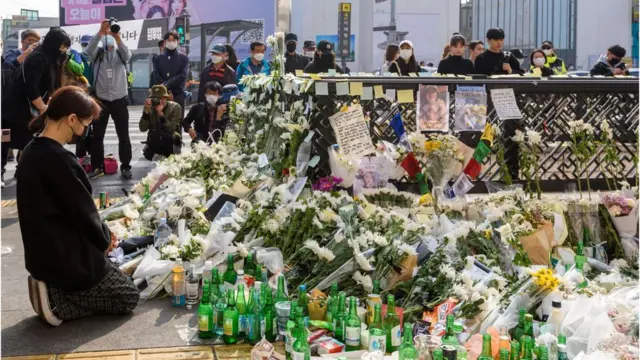 周二早些时候，韩国警察局长说，他们的紧急应对"不足"，这是官员们首次承认他们没有采取足够的措施来预防这种情况。