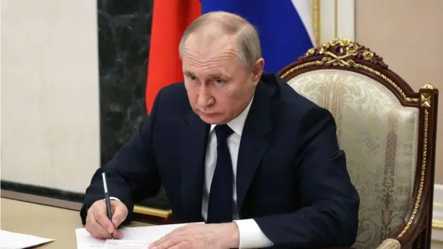Putin en una reunión con miembros del gobierno ruso, 10 de marzo de 2022.