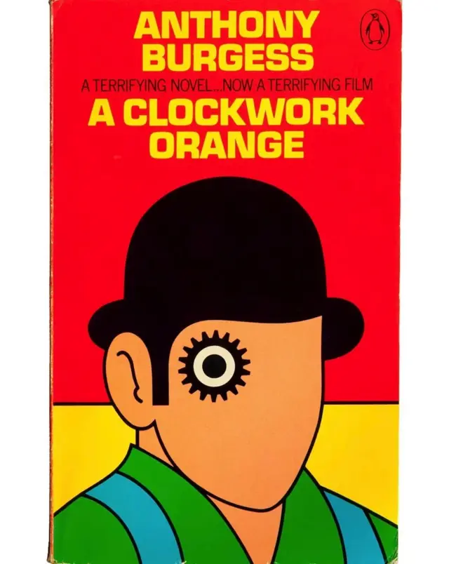 Roman iz 1962. je distopijska satirična crna komedija i ušao je u izbor 100 najboljih romana na engleskom jeziku objavljenih u dvadesetom veku