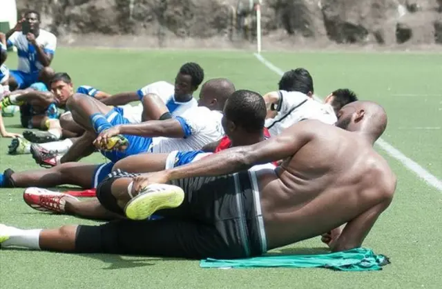 ኣባላት እታ ጋንታ ኣብ ልምምድ