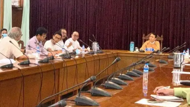 ရပ်ရွာအတွင်းကအခြေအနေတွေ စတာတွေကို ဝိုင်းဝန်းဆွေးနွေး