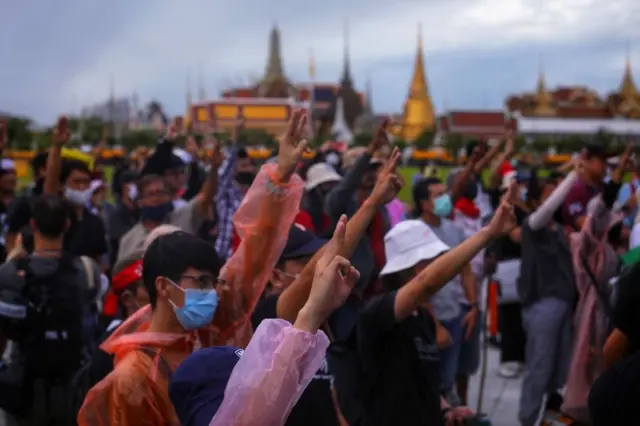 protest at royal ground