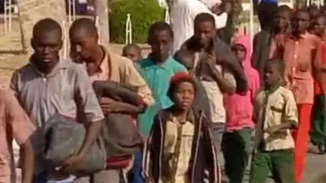 Awọn akẹkọọ naa lasiko ti wọn n sọkalẹ ninu ọkọ