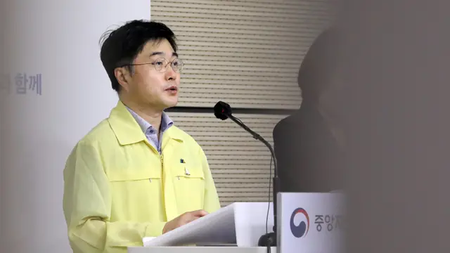 14일 윤태호 코로나19 중수본 방역총괄반장이 브리핑을 하고 있다