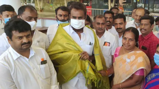 வேலுமணி