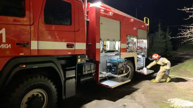 Рятувальникам довелося працювати вночі