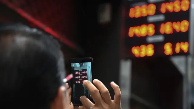 Una de las medidas de Macri que más ha ayudado al repunte del sector inmobiliario fue la liberación del cepo cambiario.