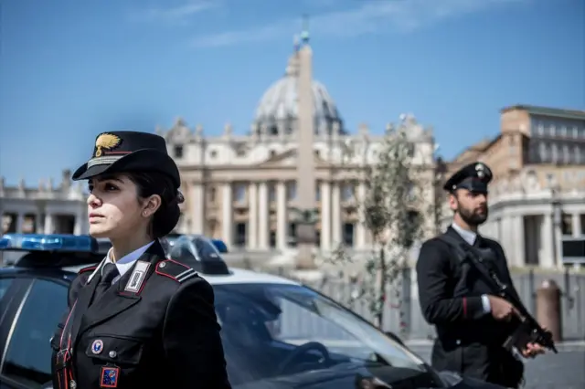 Полиция на площади Свтого Петра
