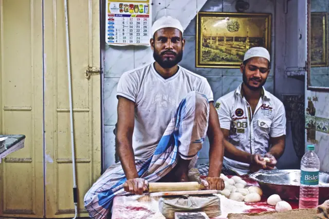 ہوٹل میں کام کرنے والے نان بائی