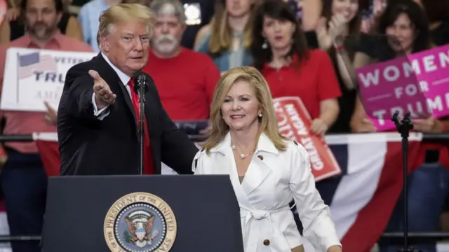 Donald Trump haciendo campaña por Marsha Blackburn