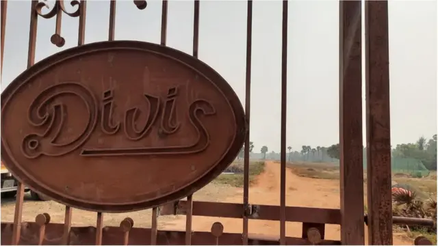 దివీస్‌ ఫార్మా కంపెనీకి చంద్రబాబు ప్రభుత్వం అనుమతినివ్వగా నాటి ప్రతిపక్ష నేతగా జగన్‌ వ్యతిరేకించారు