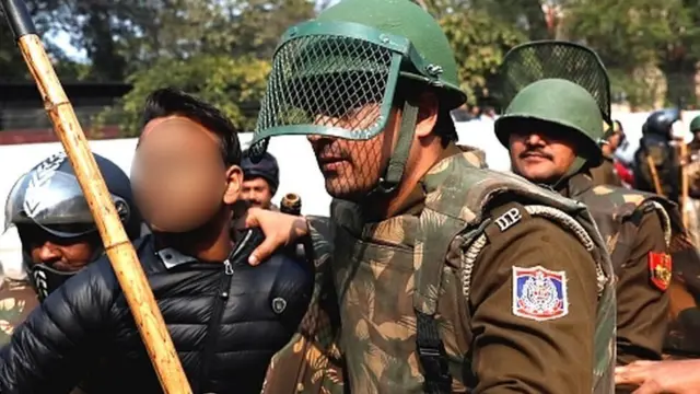 ஜாமியா மாணவரை துப்பாக்கியால் சுட்ட நபர்