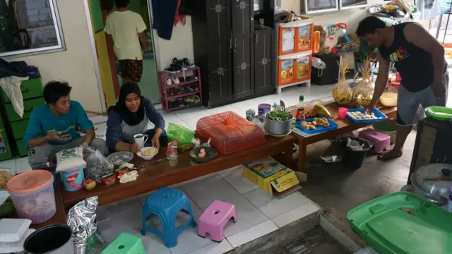 sukarelawan di rumah tampung anak penderita Aids