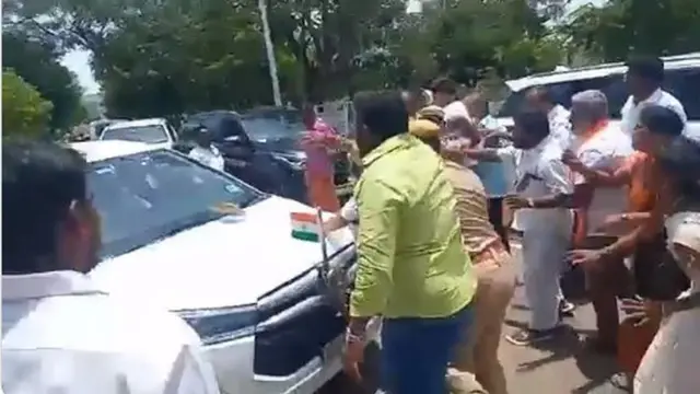 அமைச்சர் பிடிஆர். பழனிவேல் தியாகராஜன் கார் மீது செருப்பு வீச்சு