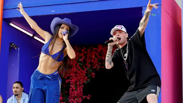 Peso Pluma cantó este 2023 con Becky G en el festival Coachella en California.