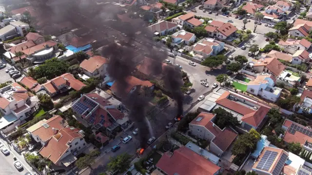 哈马斯发射数千枚火箭弹空袭以色列南部城镇