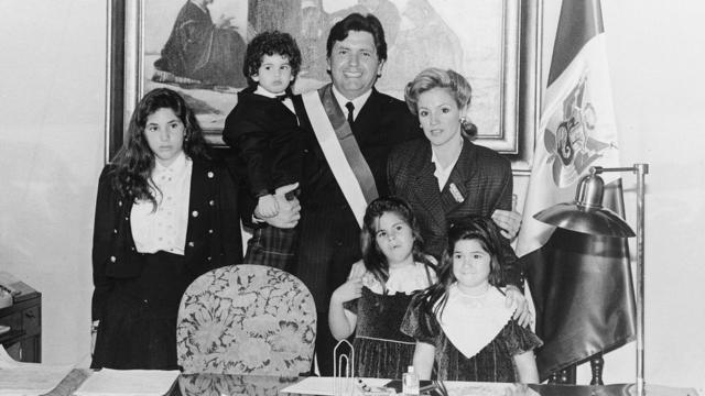 Alan García con su mujer y cuatro hijos cuando era presidente