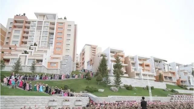 전문가들은 코로나19가 여전히 북한의 발목을 잡고 있다고 지적했다