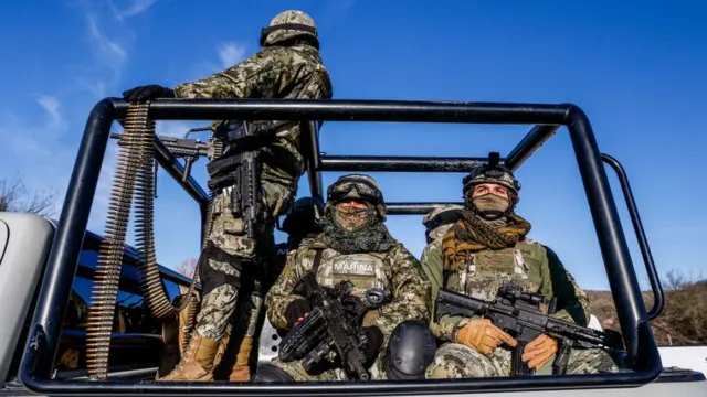 মেক্সিকো ২০০৬ সাল থেকে মাদক কার্টেলগুলির বিরুদ্ধে লড়াই করার জন্য তার সামরিক এবং ফেডারেল পুলিশের উপর নির্ভর করেছে