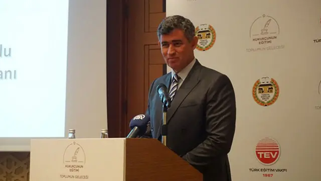 Türkiye Barolar Birliği Başkanı Metin Feyzioğlu "Türkiye'de istisnasız tüm barolar çoklu baro sistemine karşıdır" diyor