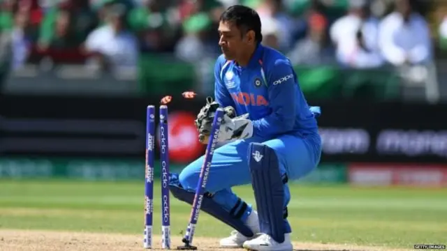 महेंद्र सिंह धोनी, भारतीय टीम, ऑस्ट्रेलिया, वनडे क्रिकेट, रिकॉर्ड