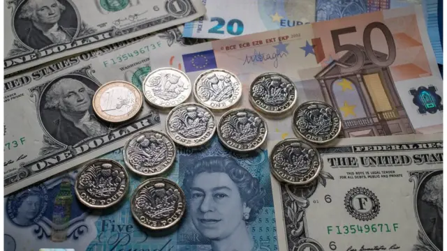 با مشخص شدن نتیجه همه پرسی بریتانیا برای ماندن یا خروج از اتحادیه اروپا، ارزش پوند در برابر دلار بیش از ده درصد سقوط کرد